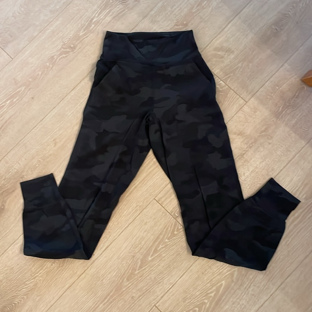 Lululemon Align Joggers. Black Camo. Size 2